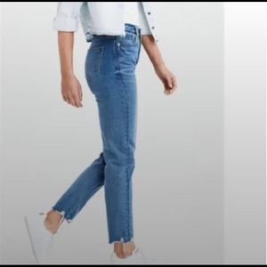 Mom Jeans American Eagle distressed Hem size 6